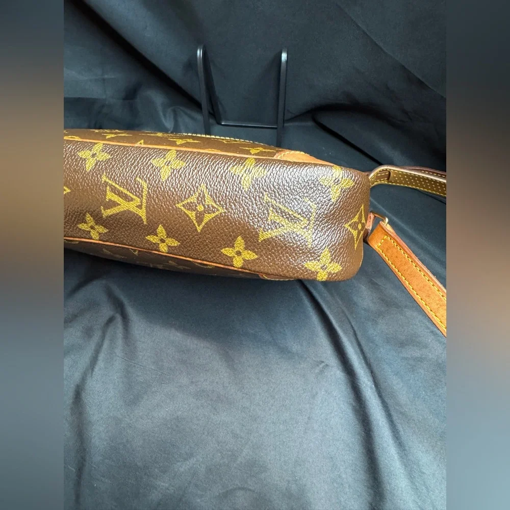 ‼️ SALE ‼️ Louis Vuitton LV Trocadero 23 Monogram Bag with COA